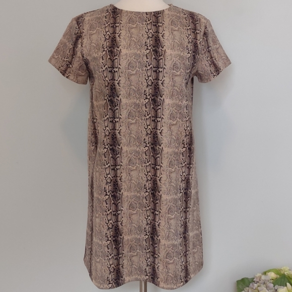 She + Sky Snake Print Mini Shift Dress Short Sleeve Soft Structure Fabric Size S - Picture 5 of 10